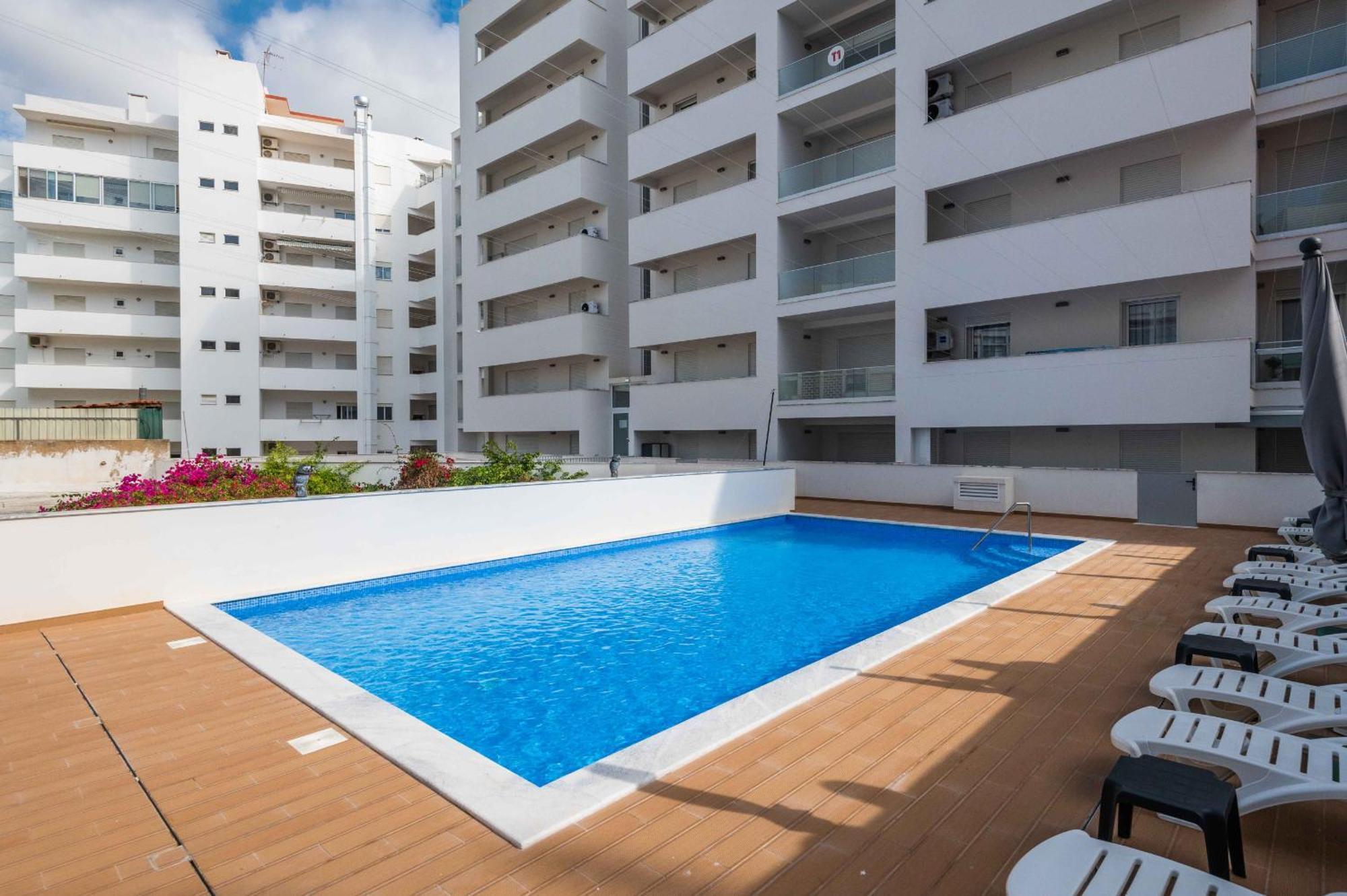 Caravelas 2-Bedroom Apartment With Pool - 50M From The Beach Armacao de Pera Exterior photo