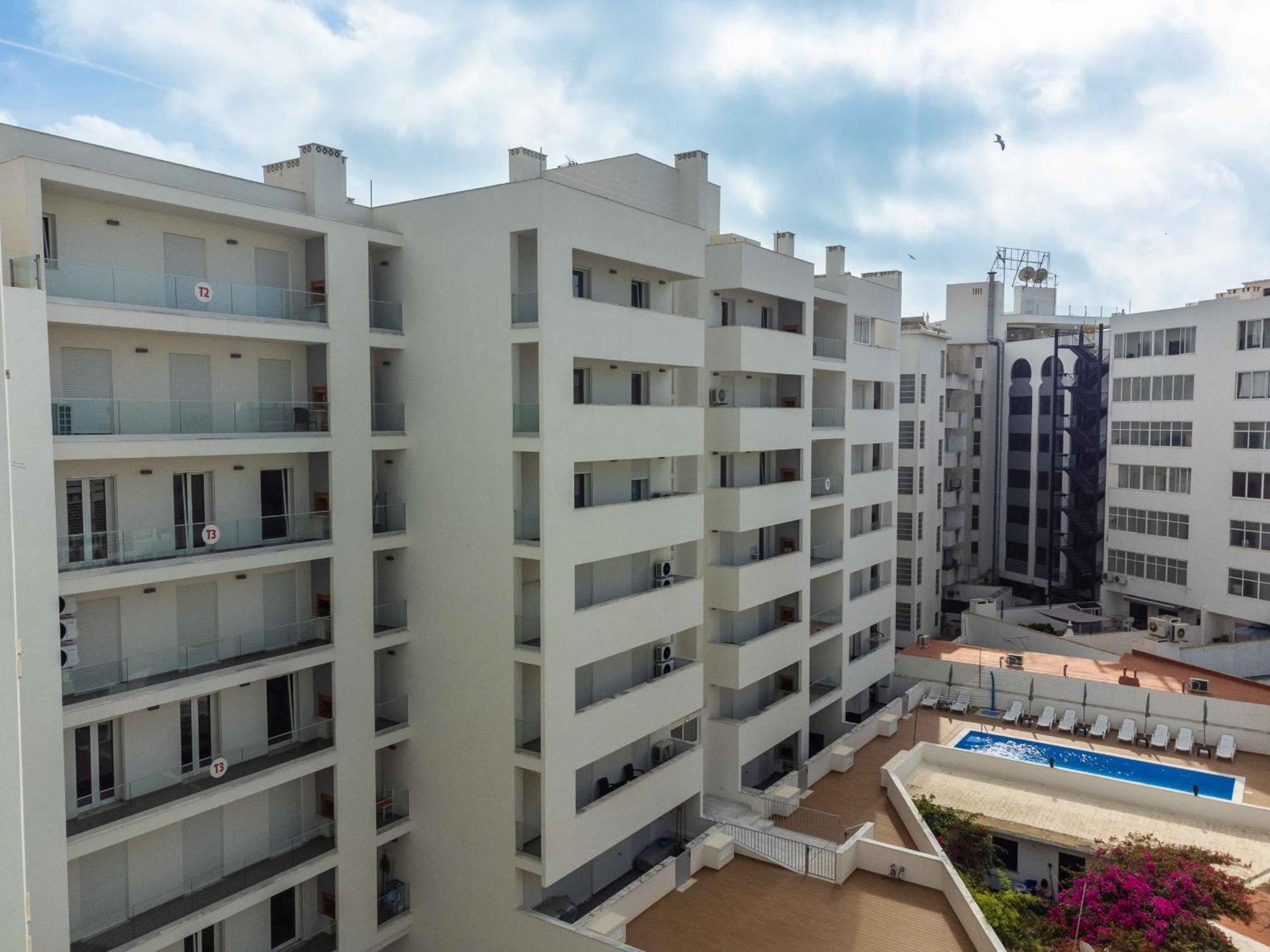 Caravelas 2-Bedroom Apartment With Pool - 50M From The Beach Armacao de Pera Exterior photo